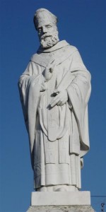 Estatua de Martín de Braga en Portugal 