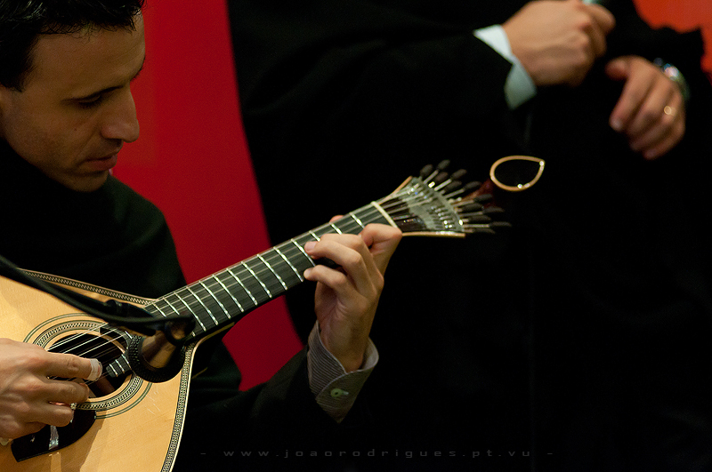 El fado es Portugal, el sonido de la guitarra portuguesa que nos habla de saudade. Foto de Joa Rodrigues.