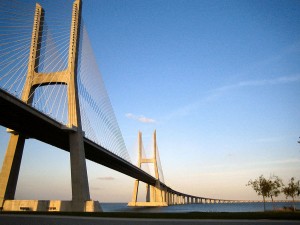 Puente "Vasco de Gama" en Lisboa (Foto Flickr de Moranguitta)