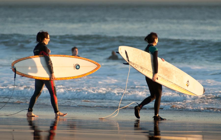 Alquiler de material deportivo En las playas de Lisboa puede alquilar material deportivo para practicar Surf (Foto Flickr de Nimages DR)