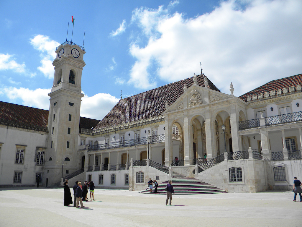 La universidad de Coimbra, la más antigua de Portugal, centro cultural de gran importancia. 
